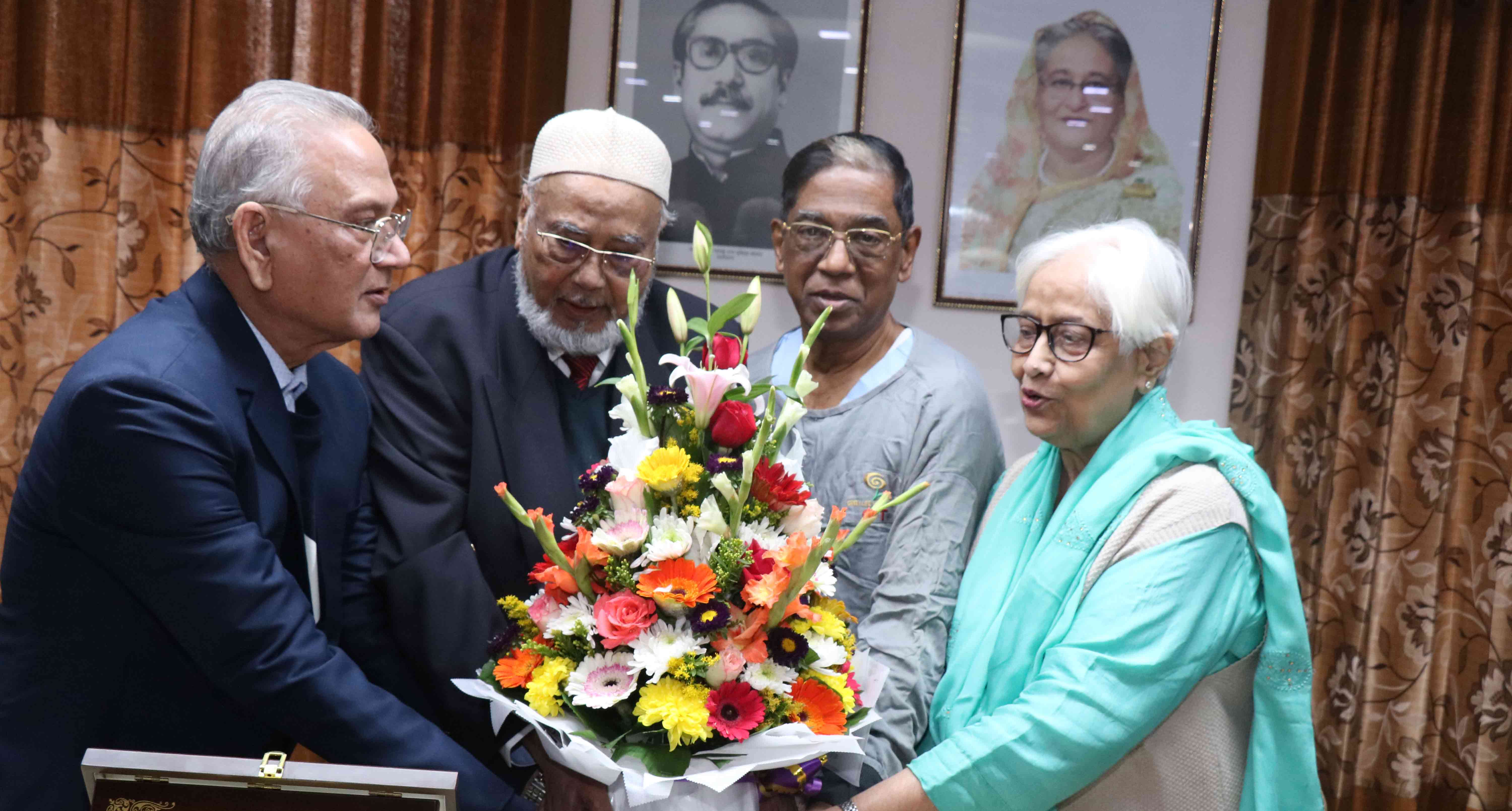 বীর মুক্তিযোদ্ধা অধ্যাপক ডাঃ প্রান গোপাল দত্ত দ্বাদশ জাতীয় সংসদ নির্বাচনে সংসদ সদস্য নির্বাচিত হওয়ায়, গ্রীন লাইফ মেডিকেল কলেজ এন্ড হসপিটাল এর পক্ষ থেকে সম্মাননা প্রদান অনুষ্ঠান।
