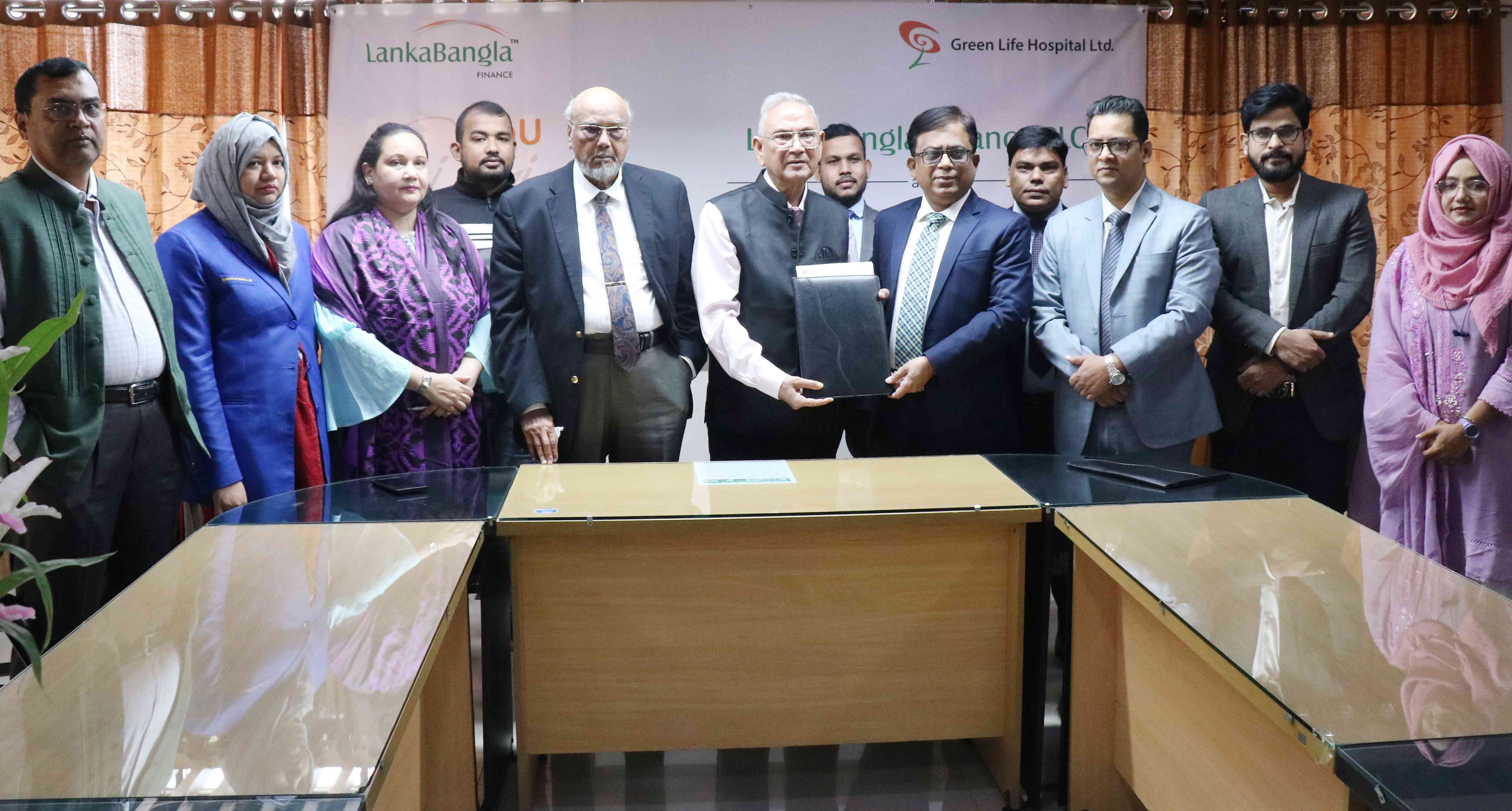 গ্রীন লাইফ হসপিটাল লিঃ ও লংকাবাংলা ফাইন্যান্স পিএলসি এর মধ্যে কর্পোরেট চুক্তি স্বাক্ষর।